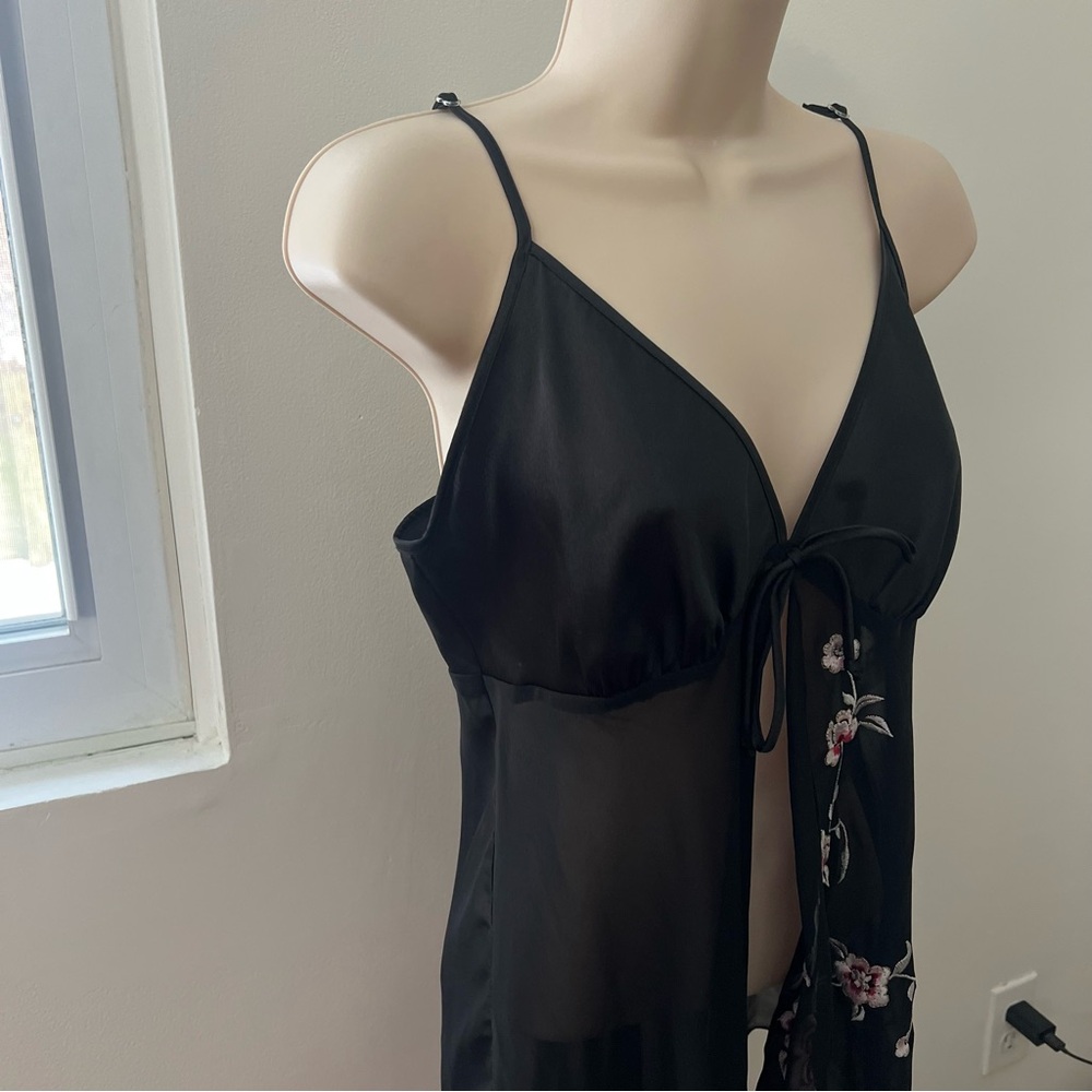 California Dynasty Satin Top Sheer Embroidered Mesh Size‎ M - Picture 2 of 8